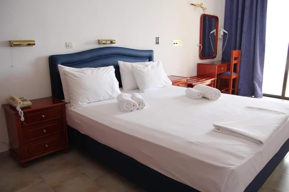 كارباثوس Mediterranean Hotel المظهر الخارجي الصورة